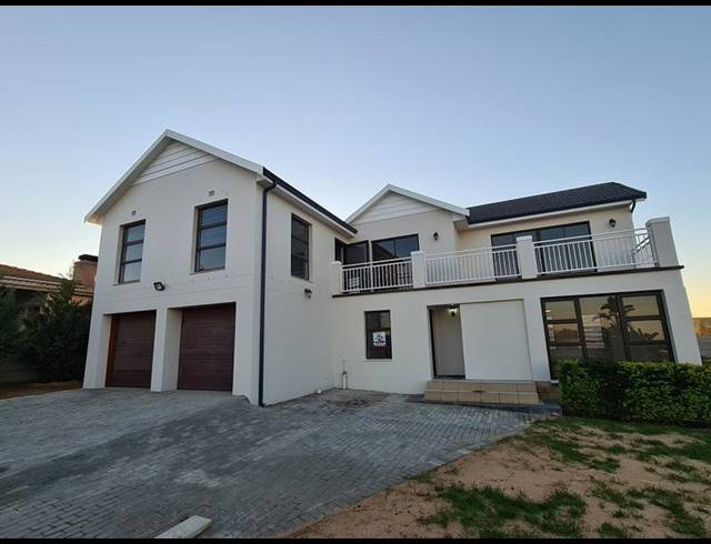 4 BEDROOM HOUSE FOR SALE IN TAFELZICHT